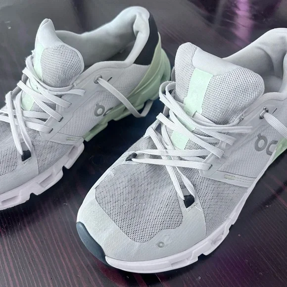 On Running Men\'s Athletic Shoes - White and Light Green The Cloudrift: Running technology for everyday walking | On  main image 3